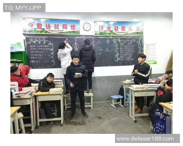 课间足球场上的小明星们如何在下课后展现他们的激情与才华 课间足球场上的小明星们如何在下课后展现他们的激情与才华