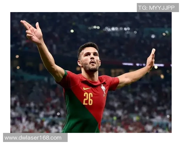 足球巨星华丽登场展现风采引领时尚潮流的魅力走秀盛宴 足球巨星华丽登场展现风采引领时尚潮流的魅力走秀盛宴