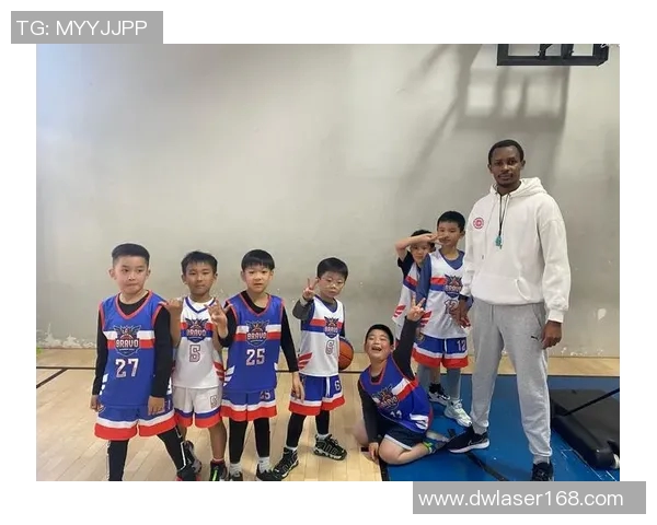 明星街头开设篮球馆的背后故事揭秘及其对年轻人的影响分析