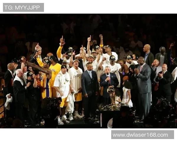 篮球场上的璀璨瞬间明星们的精彩表现与难忘时刻回顾