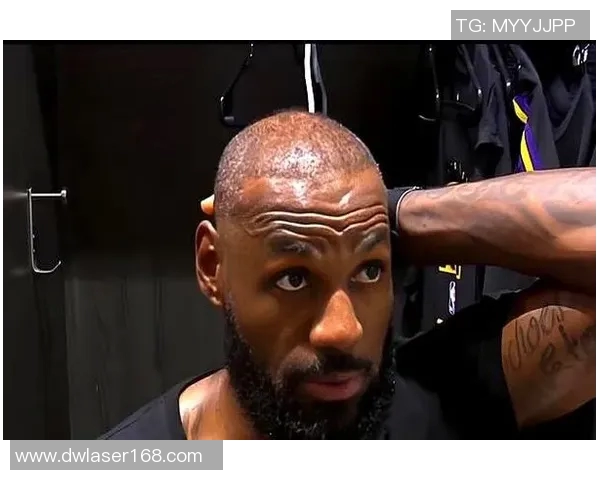 为篮球明星打造独特发型的剪发之旅与时尚碰撞的精彩瞬间